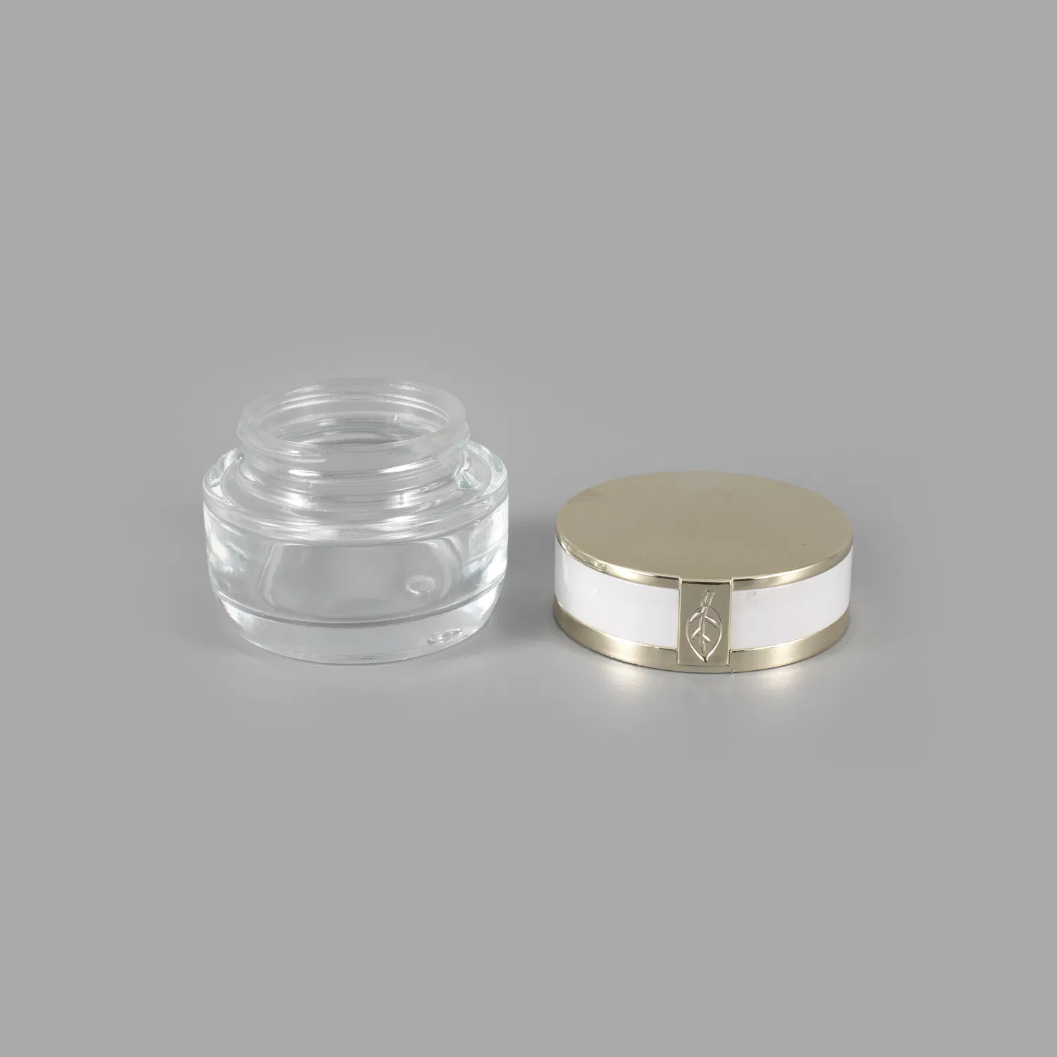 Bottiglia di vetro per contenitore per fondotinta liquido glassato cosmetico quadrato vuoto personalizzato all'ingrosso da 15 ml 20 ml 30 ml 40 ml con pompa